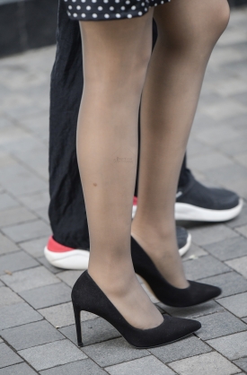 ���ǰ�����Ļ�ɫ˿��߸�����������Ů�����ǲ��������棬���̫����