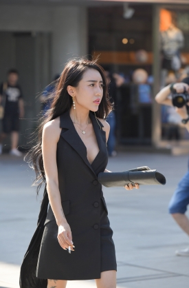 ����Ů�˵Ĳ��ʵ��̫��ֻ��ʱ�еĹ����֪���Լ��ļ�ֵ